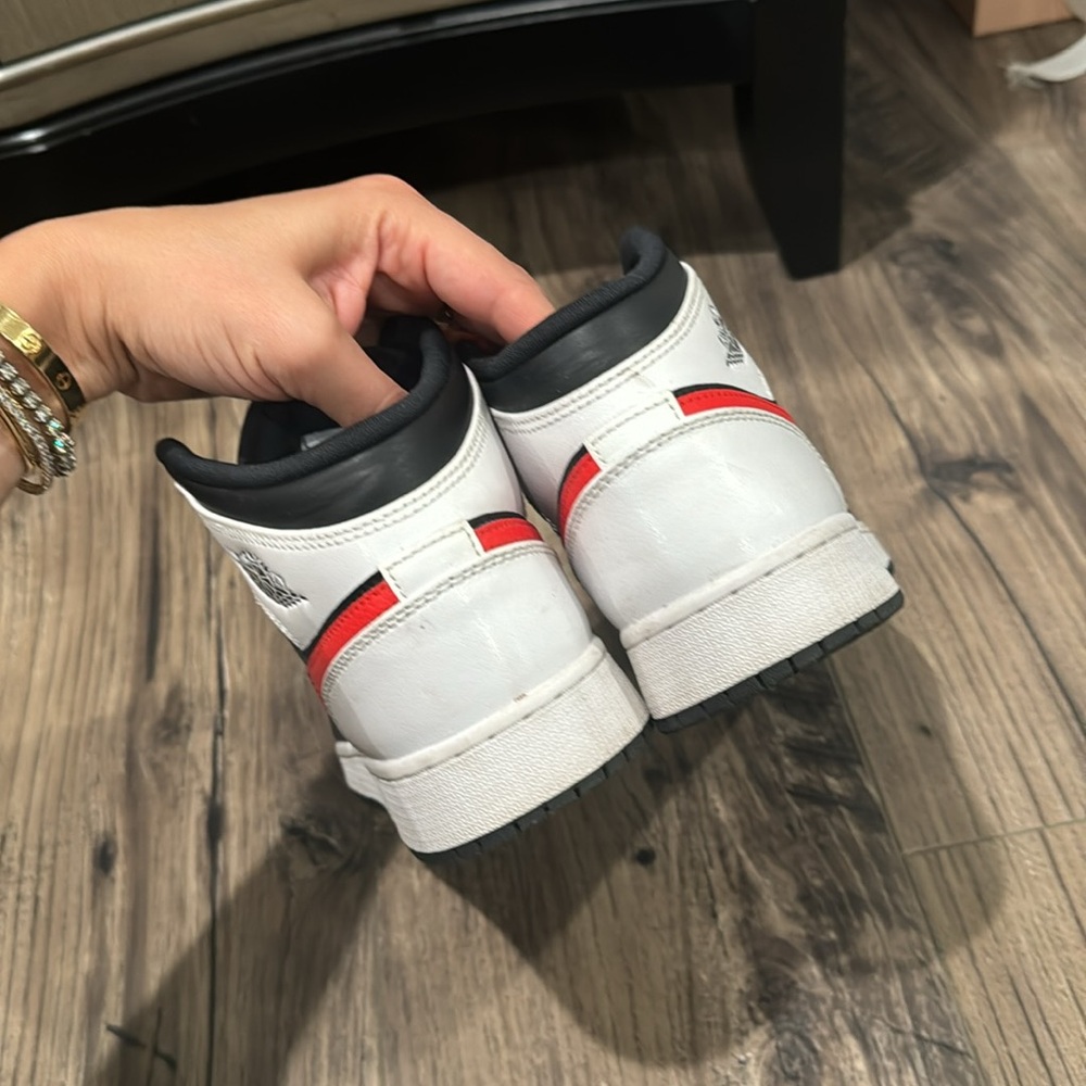 Nike - Picture 4 of 6